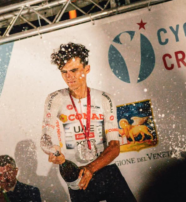 girodociclismo.com.br isaac del toro vence o cycling stars criterium um dia apos o giro assista a chegada da 22a etapa do giro ditalia image