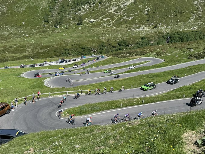 João Almeida analisa a grande vitória no Tour de Suisse, "vento contra em todo o Splügenpass, mas tínhamos que tentar", assista o vídeo 2 girodociclismo.com.br joao almeida descreve a grande vitoria no tour de suisse vento contra em todo o splugenpass mas tinhamos que tentar assista o video image 1