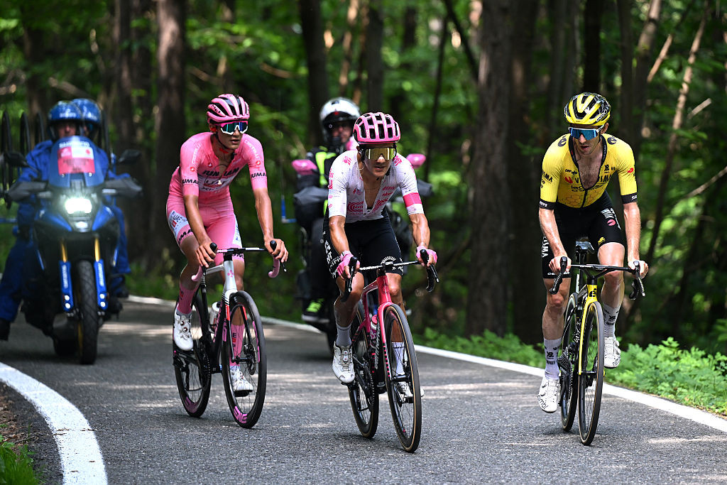 Johan Bruyneel critica Isaac del Toro e Richard Carapaz no Giro "subestimaram Yates, não acharam que fosse um grande rival"; assista o vídeo 1 girodociclismo.com.br johan bruyneel critica isaac del toro e richard carapaz no giro subestimaram yates nao acharam que fosse um grande rival assista o video image 5