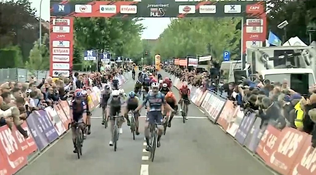 girodociclismo.com.br jovem prodigio paul magnier vence o heistse pijl iuri leitao presente confira os resultados e a chegada image 11