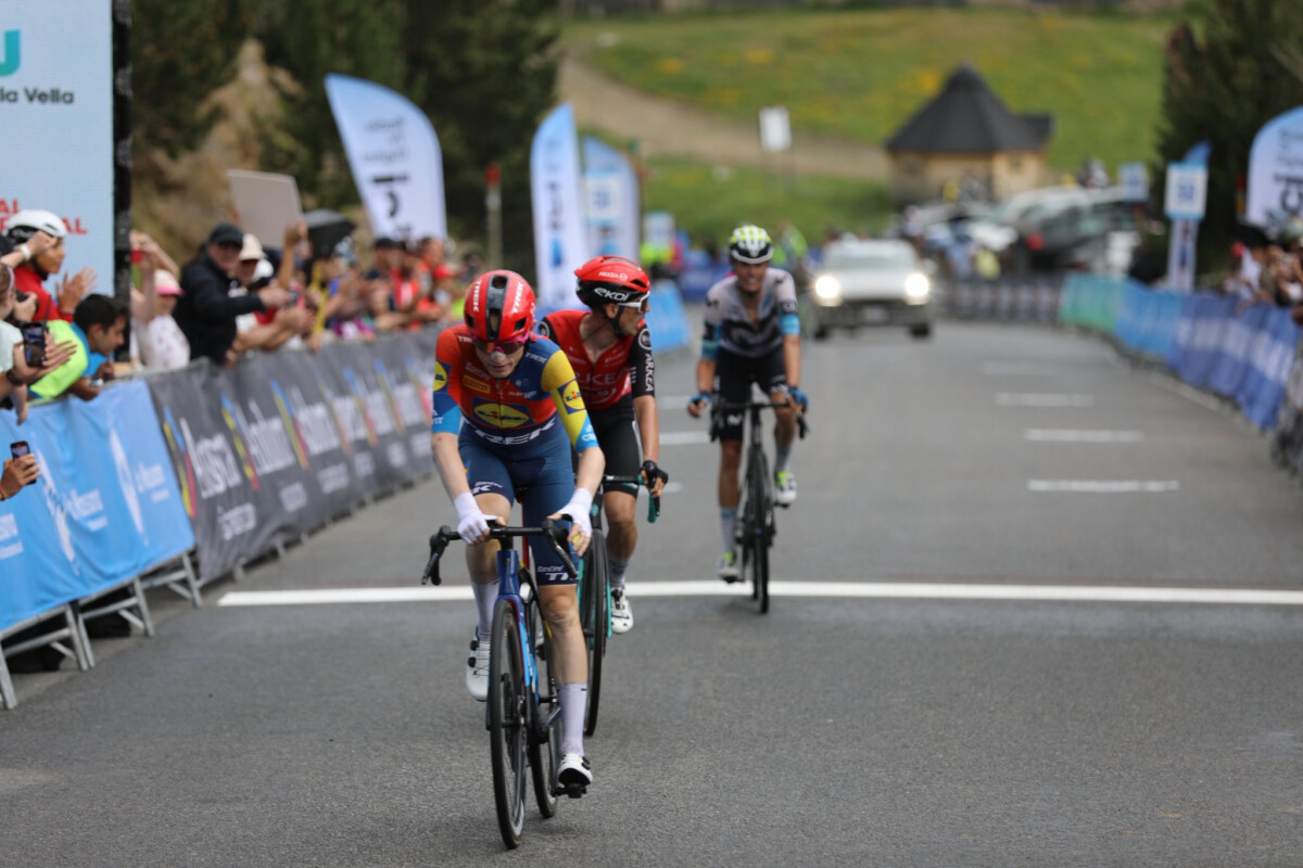 girodociclismo.com.br mattia skjelmose supera queda e vence a 1a andorra morabanc classica confira os resultados e a chegada image 15