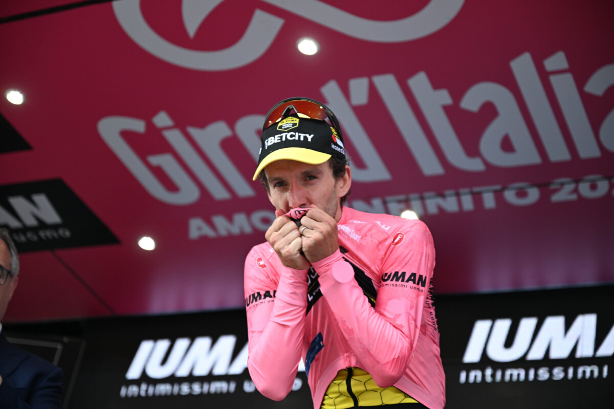Ranking UCI muda após o Giro d'Italia, Tadej Pogacar segue líder com João Almeida na 7ª posição; confira o ranking completo 1 girodociclismo.com.br ranking uci mudanca apos o giro ditalia tadej pogacar segue lider com joao almeida na 7a posicao confira o ranking completo image 3