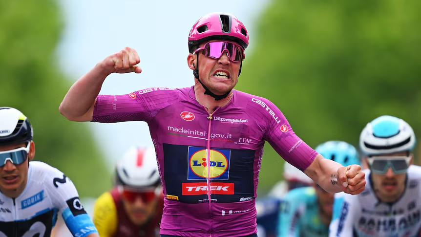 Ranking UCI muda após o Giro d'Italia, Tadej Pogacar segue líder com João Almeida na 7ª posição; confira o ranking completo 2 girodociclismo.com.br ranking uci mudanca apos o giro ditalia tadej pogacar segue lider com joao almeida na 7a posicao confira o ranking completo image 5