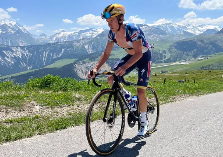 girodociclismo.com.br remco evenepoel e visma lease a bike testam o desafiador col de la loze image
