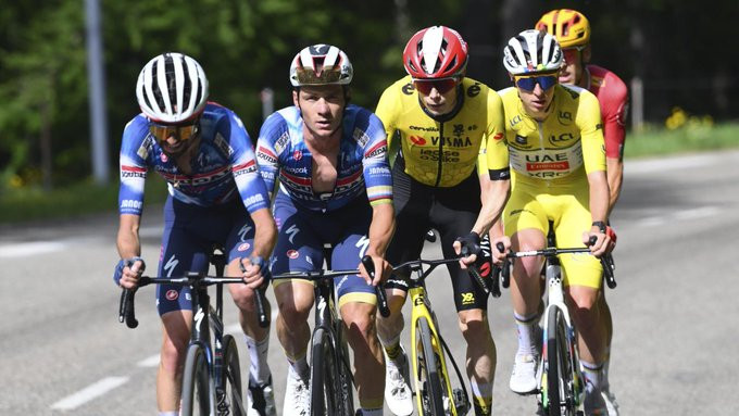 Remco Evenepoel impressionado com gregários de Tadej Pogacar "fico desanimado quando os vejo atacando e já estou no meu limite", assista a entrevista 3 girodociclismo.com.br remco evenepoel elogia o trabalho dos gregarios de tadej pogacar fico desanimado quando os vejo atacando e ja estou no meu limite assista a entrevista image 2