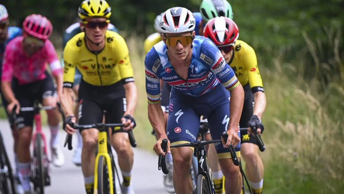 Remco Evenepoel impressionado com gregários de Tadej Pogacar "fico desanimado quando os vejo atacando e já estou no meu limite", assista a entrevista 2 girodociclismo.com.br remco evenepoel elogia o trabalho dos gregarios de tadej pogacar fico desanimado quando os vejo atacando e ja estou no meu limite assista a entrevista image 4