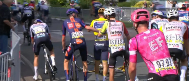 Remco Evenepoel tenta descrever queda: "Não tenho ideia do que aconteceu, quis acelerar e estava lá... " 3 girodociclismo.com.br remco evenepoel tenta descrever queda nao tenho ideia do que aconteceu quis acelerar e estava la image