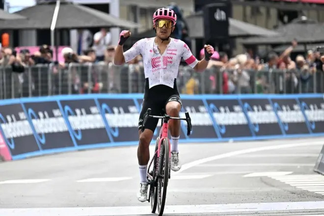 Richard Carapaz volta a criticar Isaac del Toro após polêmica no Giro d'Italia "houve um momento em que freei de propósito", ouça o áudio 2 girodociclismo.com.br richard carapaz volta a criticar isaac del toro apos polemica no giro ditalia houve um momento em que freei de proposito ouca o audio image