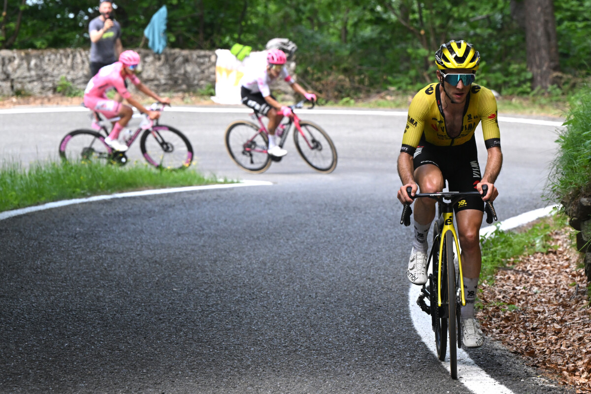 Surgem os números de Simon Yates no Colle delle Finestre, britânico bate recorde da montanha em etapa histórica do Giro d’Italia 4 girodociclismo.com.br surgem os numeros de simon yates no colle delle finestre britanico bate recorde da montanha em etapa historica do giro ditalia image 2