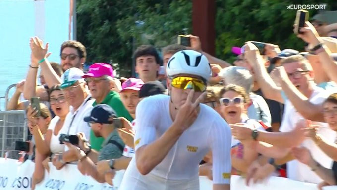 Filippo Conca supera UAE Emirates e vence Campeonato Italiano correndo por clube, confira os resultados e a assista a chegada 1 girodociclismo.com.br surpresa na italia filippo conca supera uae emirates e conquista titulo italiano de estrada correndo por clube confira os resultados e a assista a chegada image