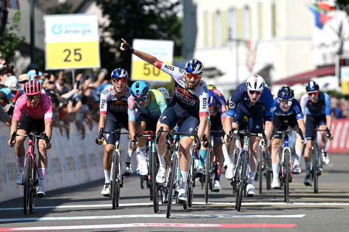 girodociclismo.com.br tour de suisse jordi meeus bate sprint e vence 6a etapa confira os resultados e a chegada image 10