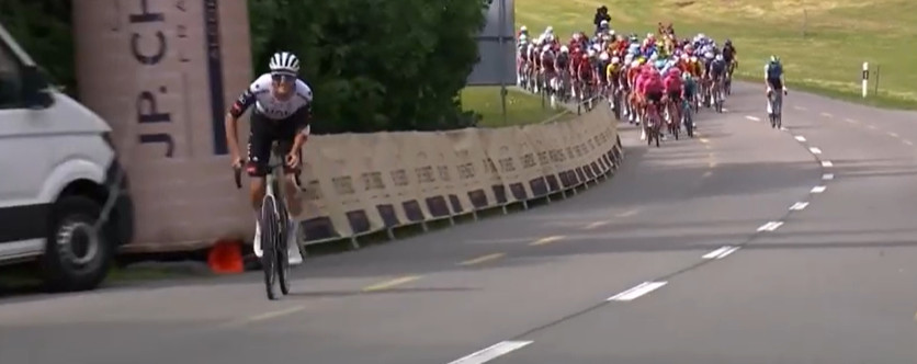 Gregário de João Almeida repete atitude da Volta ao Algarve e recebe críticas de colega "é uma pena que ele não saiba como nos ajudar" 1 girodociclismo.com.br tour de suisse resultados da 2a etapa image 18