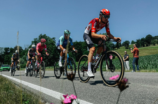 Tour de Suisse: Quinn Simons vence 3ª etapa, João Almeida reduz diferença com 2º lugar; confira os resultados e a chegada 3 girodociclismo.com.br tour de suisse resultados da 3a etapa image 4