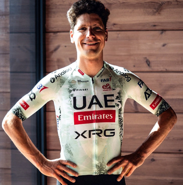 girodociclismo.com.br uae emirates xrg apresenta novo uniforme para o tour de france image