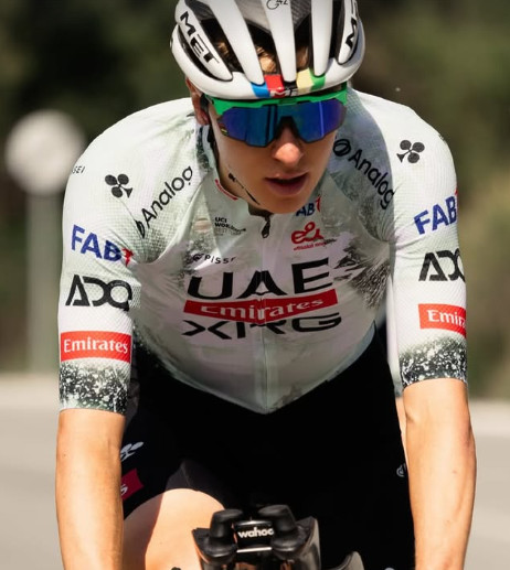 girodociclismo.com.br uae emirates xrg apresenta novo uniforme para o tour de france joao almeida ja veste novo kit assista o video image 2