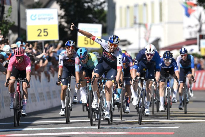 Vencedor do Copenhagen Sprint recebeu autorização especial da UCI para vitória; "vocês sabem o resto da história" 2 girodociclismo.com.br vencedor do copenhagen sprint recebeu autorizacao especial da uci para vitoria voces sabem o resto da historia image 2