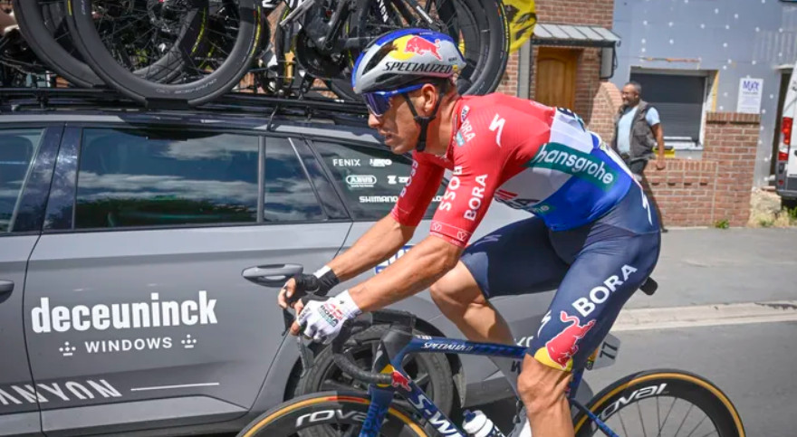 Ciclista da Red Bull Bora é multado e rebaixado na 3ª etapa do Tour de France; júri multa 4 ciclistas por irregularidades nos sprints 1 girodociclismo.com.br ciclista da red bull bora e multado e rebaixado na classificacao da 3a etapa do tour de france juri pune 4 ciclistas por irregularidades nos sprints image 2