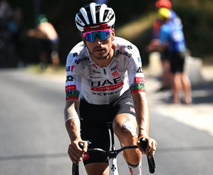 girodociclismo.com.br diretor da uae concede entrevista a alberto contador e utiliza expressao italiana para definir joao almeida che non molla mai image 4