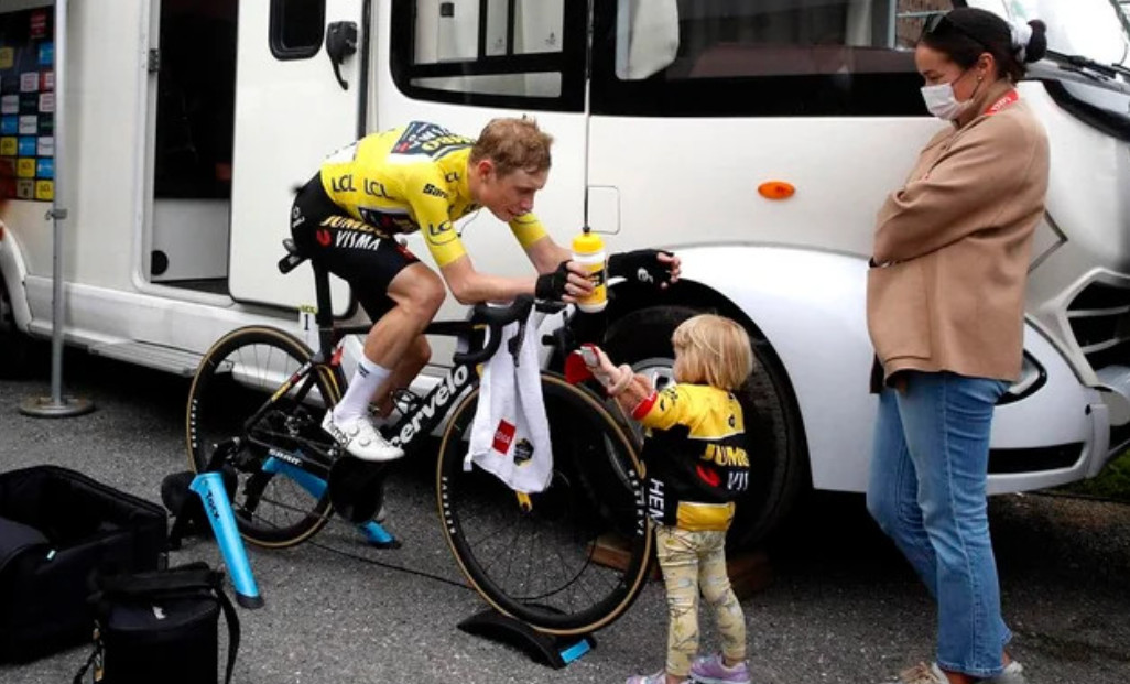 Esposa de Jonas Vingegaard critica abertamente a Visma-Lease a Bike "a contagem regressiva para o fim de sua carreira começou" 3 girodociclismo.com.br esposa de jonas vingegaard critica abertamente a visma lease a bike a contagem regressiva para o fim de sua carreira comecou image 5