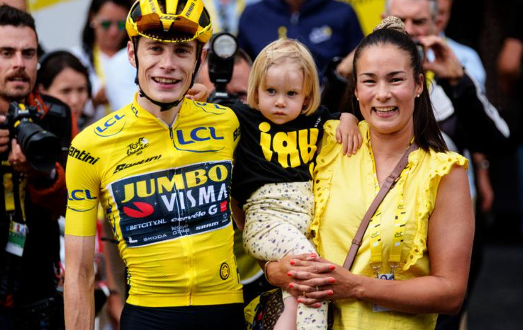 Esposa de Jonas Vingegaard critica abertamente a Visma-Lease a Bike "a contagem regressiva para o fim de sua carreira começou" 2 girodociclismo.com.br esposa de jonas vingegaard critica abertamente a visma lease a bike a contagem regressiva para o fim de sua carreira comecou image