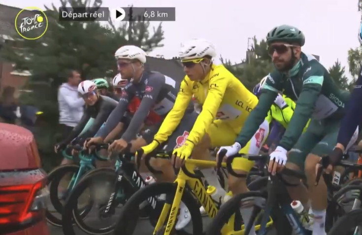Chuva forte e caos logístico atrasam largada da 2ª etapa do Tour de France 2025 3 girodociclismo.com.br image image 5