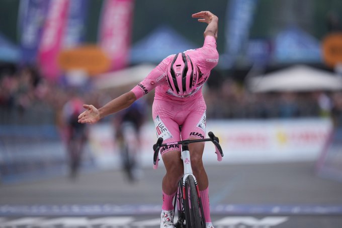 Isaac Del Toro: bastidores da ascensão do prodígio da UAE Emirates; "o treinador o queria fora do time por mau comportamento" 1 girodociclismo.com.br isaac del toro liderara forte uae emirates na vuelta a burgos portugues rui oliveira confirmado na equipe isaac del toro giro