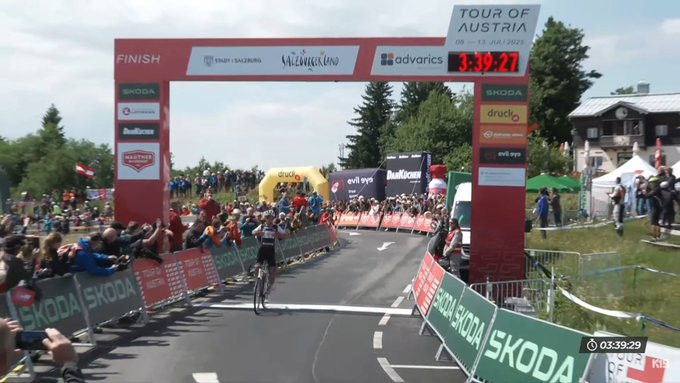 girodociclismo.com.br isaac del toro vence 3a etapa do tour da austria com poderoso ataque ex astro do motogp sofre fratura confira os resultados e a chegada image 4