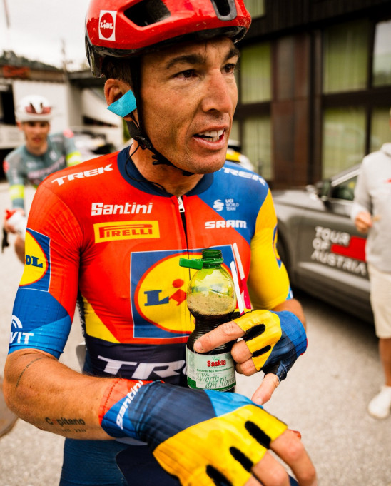 girodociclismo.com.br isaac del toro vence 3a etapa do tour da austria com poderoso ataque ex astro do motogp sofre fratura confira os resultados e a chegada image