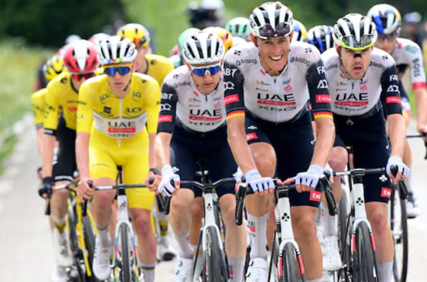"João Almeida é jovem, Sivakov também, a Visma está envelhecendo"; vencedor de etapa do Tour compara gregários de Pogacar e Vingegaard 2 girodociclismo.com.br joao almeida e jovem sivakov tambem a visma esta envelhecendo vencedor de etapa do tour compara gregarios de pogacar e vingegaard image 4