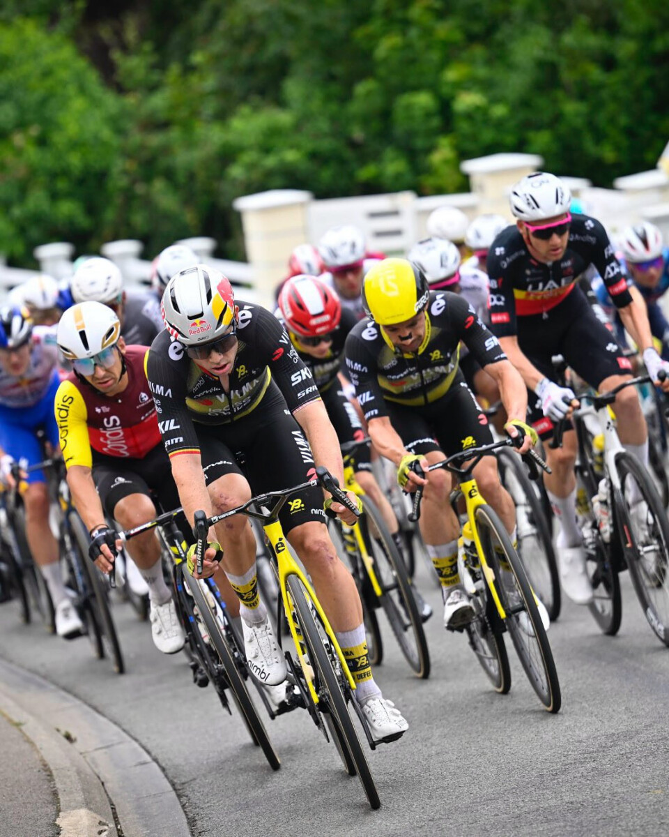girodociclismo.com.br johan bruyneel analisa inicio do tour de france a visma parece um pouco mais forte e organizada do que a uae assista o video image 4