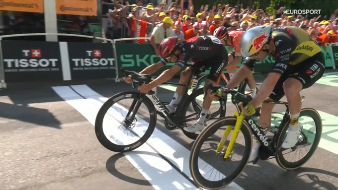 girodociclismo.com.br julian alaphilippe achou que havia vencido a 15a etapa do tour fr de france corri como um idiota para vencer alaphilippe explica comemoracao equivocada em carcassonne image 6