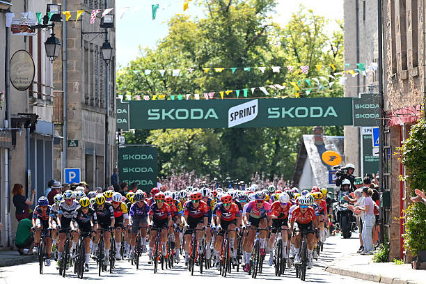 girodociclismo.com.br medico do worldtour faz denuncia sobre magreza extrema no ciclismo feminino algumas mentem enviam fotos de balanca com outra pessoa image