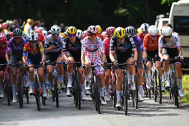girodociclismo.com.br medico do worldtour faz denuncia sobre obsessao pelo peso no ciclismo feminino algumas mentem enviam fotos de balanca com outra pessoa image