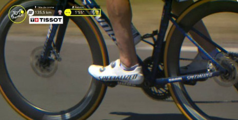 Primoz Roglic faz escolha inusitada de vestuário no Tour de France "estou trabalhando no meu bronzeado de verão" 2 girodociclismo.com.br primoz roglic faz escolha inusitada de vestuario no tour de france estou trabalhando no meu bronzeado de verao image 2