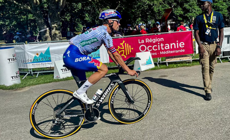 Primoz Roglic faz escolha inusitada de vestuário no Tour de France "estou trabalhando no meu bronzeado de verão" 3 girodociclismo.com.br primoz roglic faz escolha inusitada de vestuario no tour de france estou trabalhando no meu bronzeado de verao image