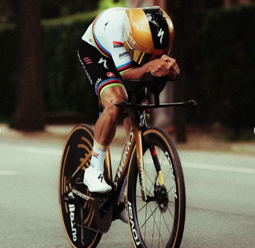 girodociclismo.com.br remco evenepoel concede coletiva e revela estrategia para o tour de france conquistar a camisa amarela no contrarrelogio image 2