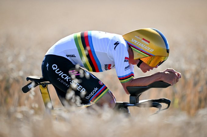 girodociclismo.com.br remco evenepoel da detalhes da vitoria no contrarrelogio mantive o mesmo ritmo na chegada dos primeiros 10 km assista a entrevista image