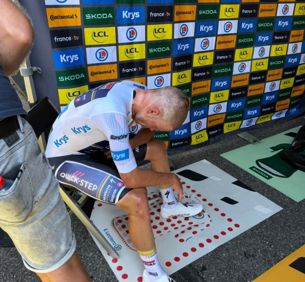 Remco Evenepoel desaba após contrarrelógio: "Estou realmente decepcionado, a camisa branca não me importa" 2 girodociclismo.com.br remco evenepoel desaba apos contrarrelogio estou realmente decepcionado a camisa branca nao me importa image
