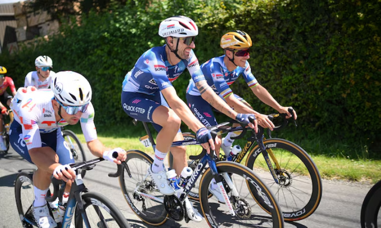 Remco Evenepoel lamenta revés antes das montanhas: "Perdi meu principal gregário, tínhamos planos para ele na segunda-feira" 3 girodociclismo.com.br remco evenepoel lamenta reves antes das montanhas perdi meu principal gregario tinhamos planos para ele na segunda feira image 4