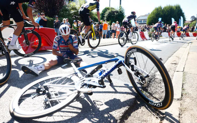 Remco Evenepoel lamenta revés antes das montanhas: "Perdi meu principal gregário, tínhamos planos para ele na segunda-feira" 2 girodociclismo.com.br remco evenepoel lamenta reves antes das montanhas perdi meu principal gregario tinhamos planos para ele na segunda feira image