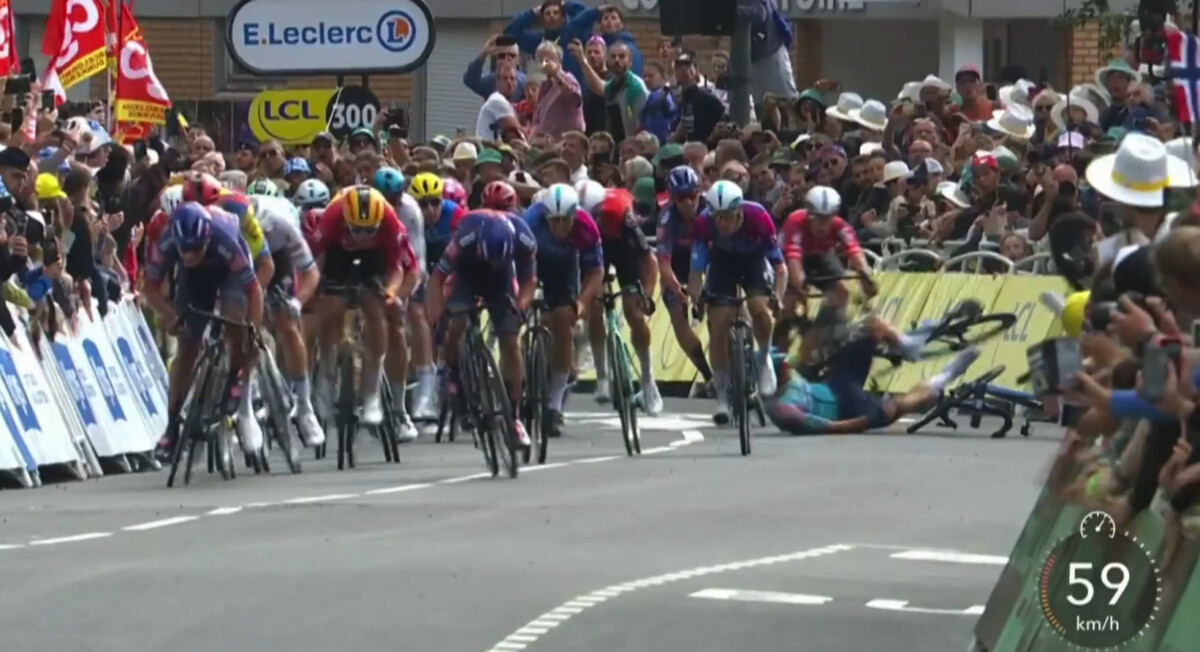 "Se você não quebrou a clavícula de bicicleta, você não correu o suficiente" Lance Armstrong analisa a caótica 3ª etapa do Tour de France; assista o vídeo 4 girodociclismo.com.br se voce nao quebrou a clavicula de bicicleta voce nao correu o suficiente lance armstrong analisa a caotica 3a etapa do tour de france assista o video image 4