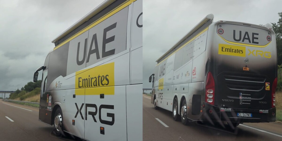girodociclismo.com.br tadej pogacar com nova bicicleta na 21a etapa do tour de france uae emirates transforma frota em amarelo para celebrar titulo onibus uae amarelo