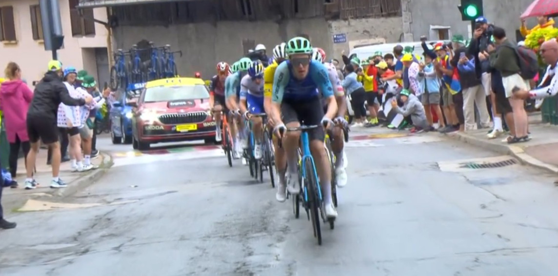 Tadej Pogacar explica atitude na 19ª etapa do Tour de France "decidi não seguir Arensman, por razões defensivas", assista o vídeo 2 girodociclismo.com.br tadej pogacar revela detalhes da 19a etapa do tour de france eu decidi nao seguir arensman por razoes defensivas assista o video image 10