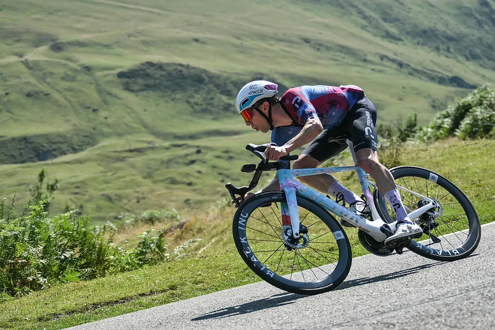 "Tadej Pogacar tirou o ânimo de muita gente" capitão da Israel-Premier Tech lamenta o domínio do esloveno no Tour de France 3 girodociclismo.com.br tadej pogacar tirou o animo de muita gente capitao da israel premier tech admite que equipe tenta se adaptar ao dominio do maillot jaune image