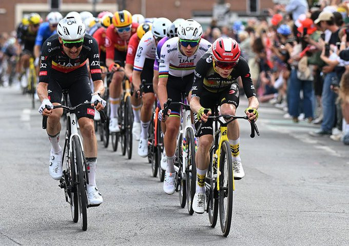 Lance Armstrong analisa a 1ª etapa do Tour de France 2025: Um "começo perfeito" para Tadej Pogacar e Jonas Vingegaard; assista o vídeo 2 girodociclismo.com.br tour de france 2025 um comeco perfeito para tadej pogacar e jonasvingegaard segundo lance armstrong image