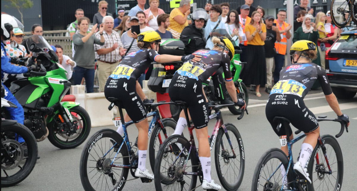 girodociclismo.com.br tour de france femmes 2025 demi vollering tem multiplas lesoes apos forte queda e continuacao e incerta assista a queda image 2