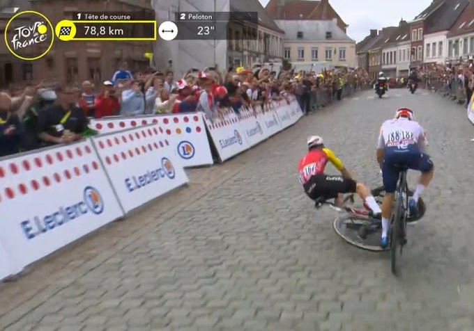 girodociclismo.com.br tour de france fuga sofre forte queda e da adeus as possibilidades de vitoria assista o video image 2