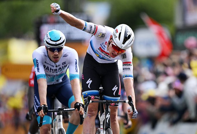 Tour de France 2025: Tim Merlier vence 3ª etapa com final caótico, Mathieu van der Poel permanece líder; confira os resultados e a chegada 1 girodociclismo.com.br tour de france tim merlier vence 3a etapa com final caotico mathieu van der poel permanece lider confira os resultados e a chegada image
