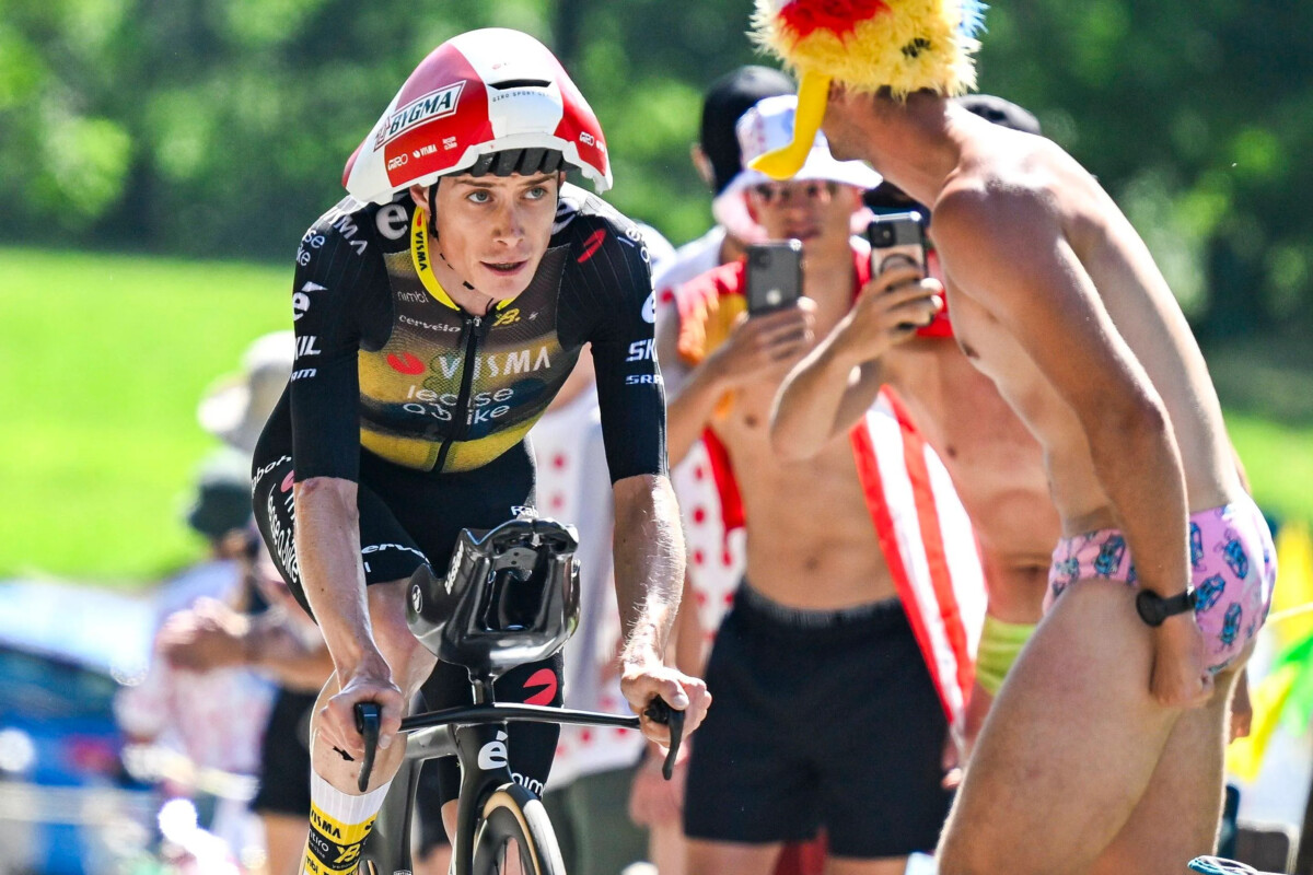 Após polêmica com Jonas Vingegaard no Tour de France, diretor da Visma propõe cobrança para acesso a subidas decisivas, assista o vídeo 1 girodociclismo.com.br apos polemica com jonas vingegaard no col de la loze diretor da visma propoe cobranca para acesso a subidas decisivas image 5