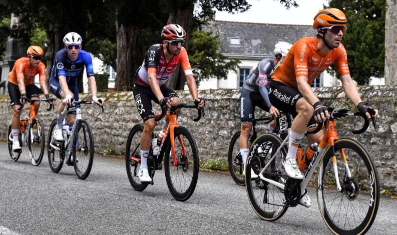 girodociclismo.com.br arnaud de lie bate olav kooij e vence o bretagne classic em um sprint emocionante confira os resultados e a chegada image 32